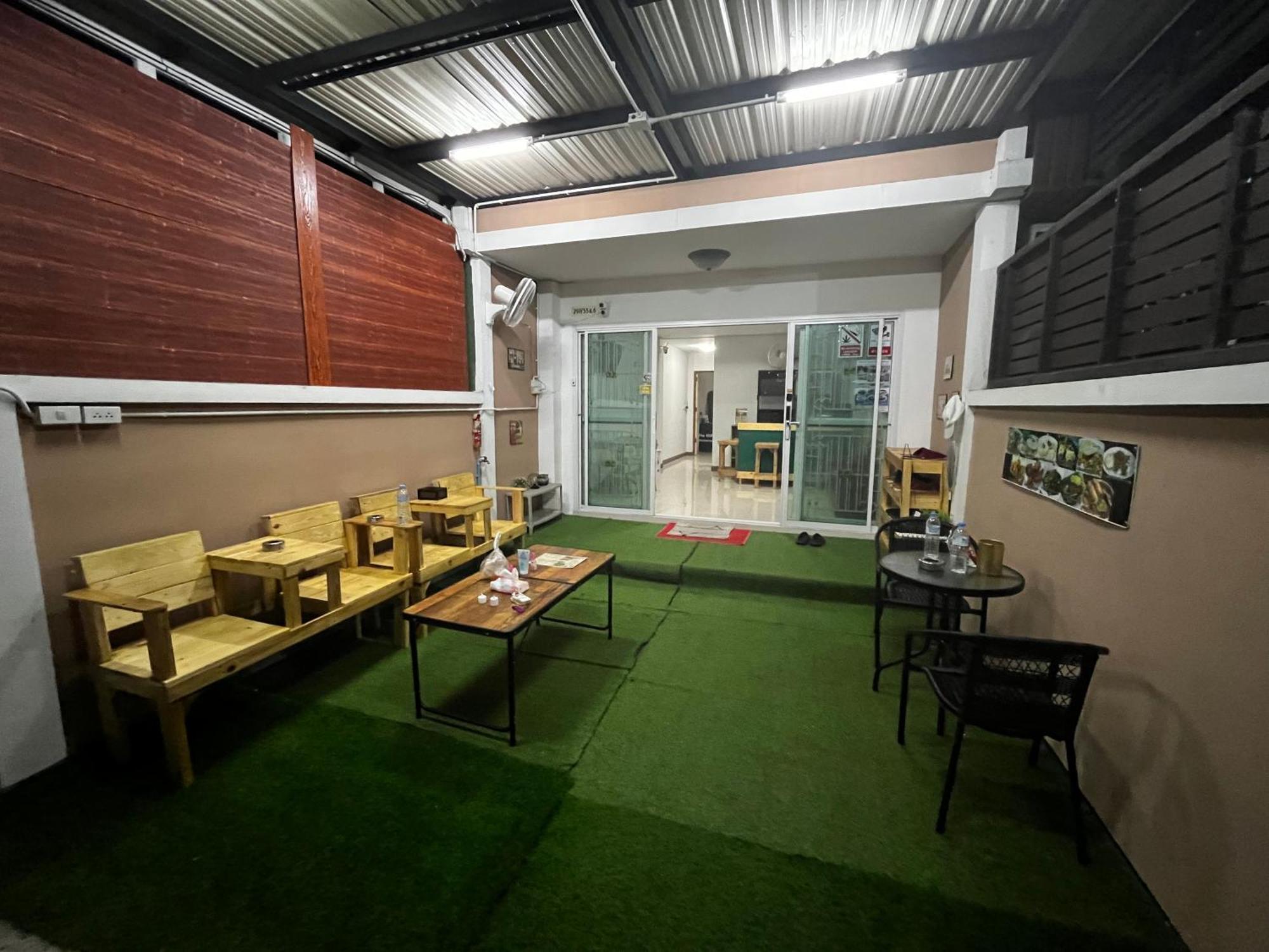 The European House Pattaya Bed and Breakfast Buitenkant foto